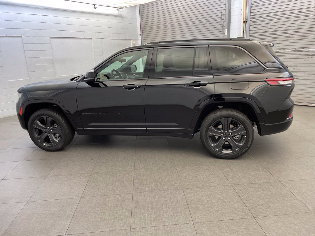 New 2027 High-Gloss Black Paint Jeep  image 6