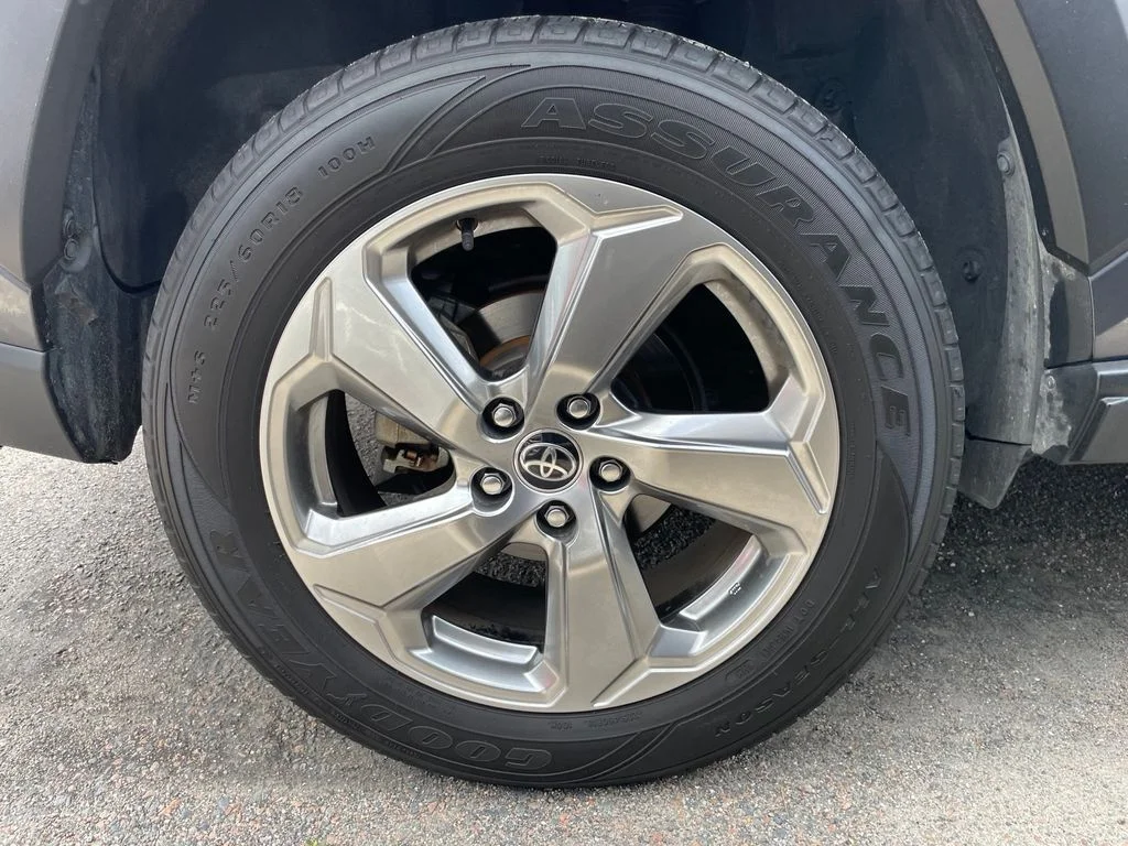 Used 2021 Gray Toyota XLE Premium image 10