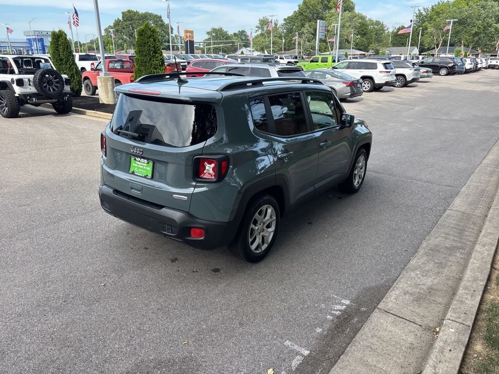 Used 2018 Gray Jeep Latitude image 5