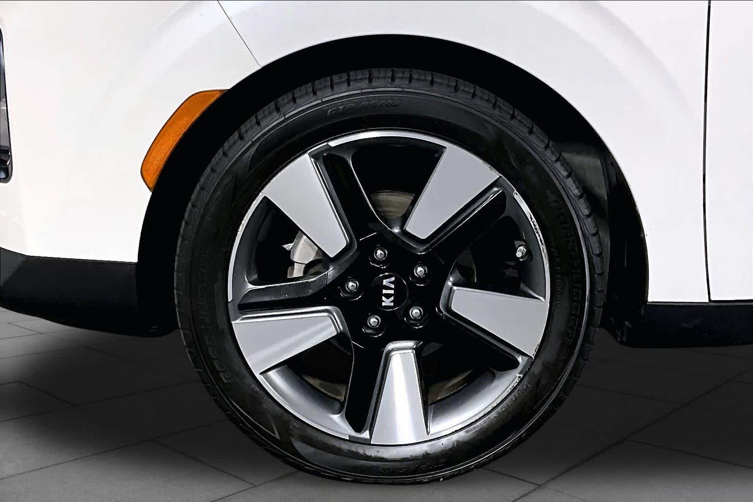 Used 2020 Snow White Pearl Kia EX image 10