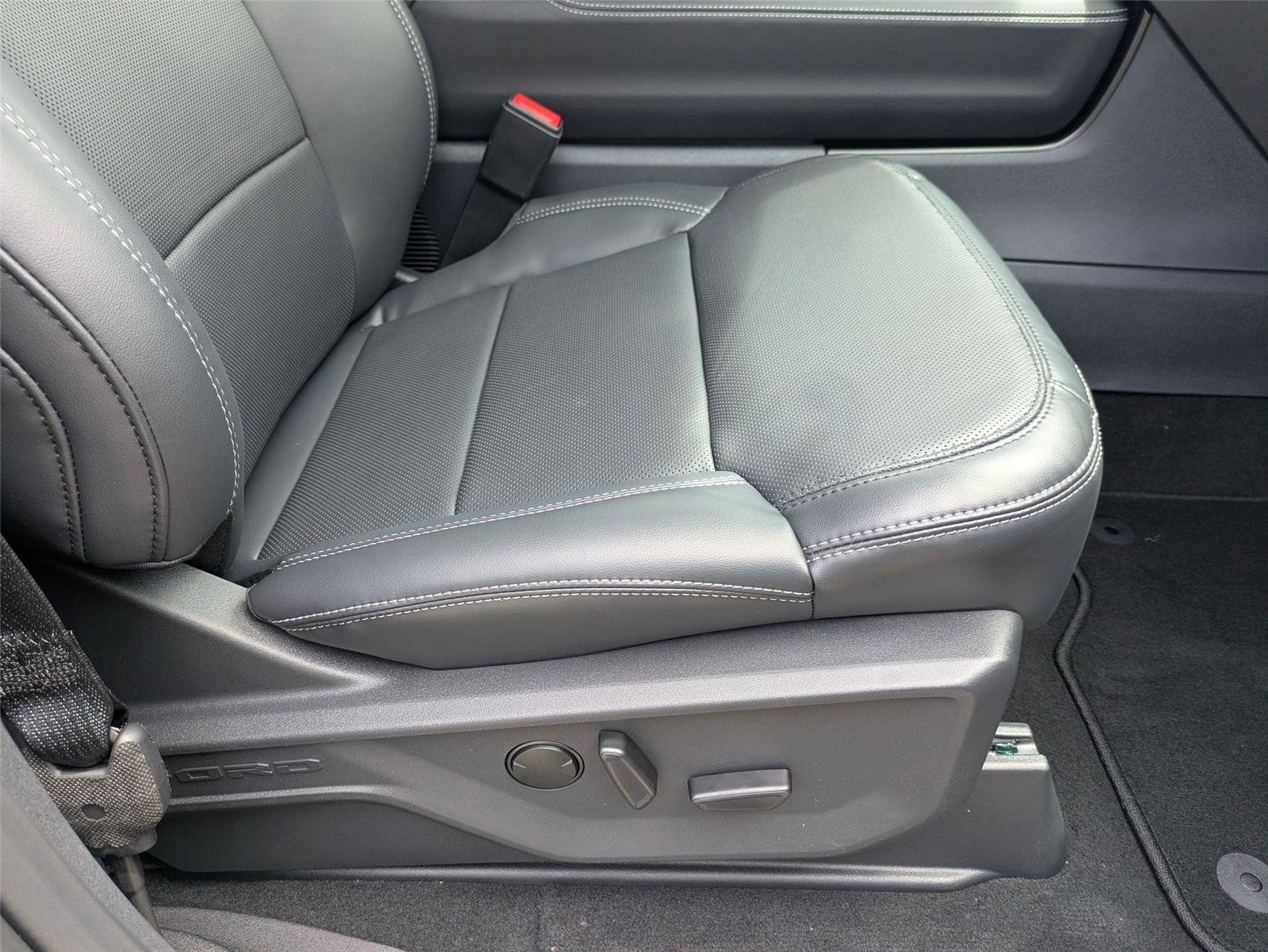 New 2026 Glacier Gray Metallic Tri-Coat Ford Platinum® image 37