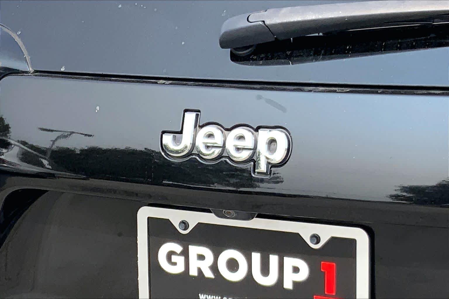 Used 2020 Diamond Black Crystal Pearlcoat Jeep Limited image 27