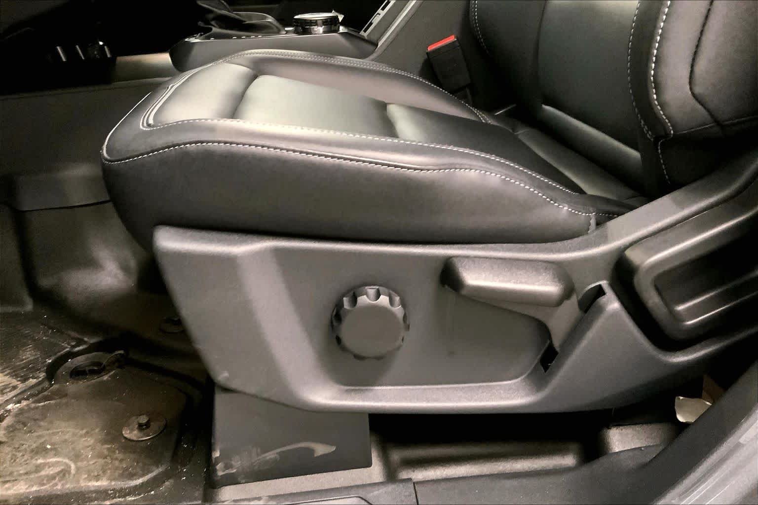 New 2026 Carbonized Gray Metallic Ford Badlands® image 19