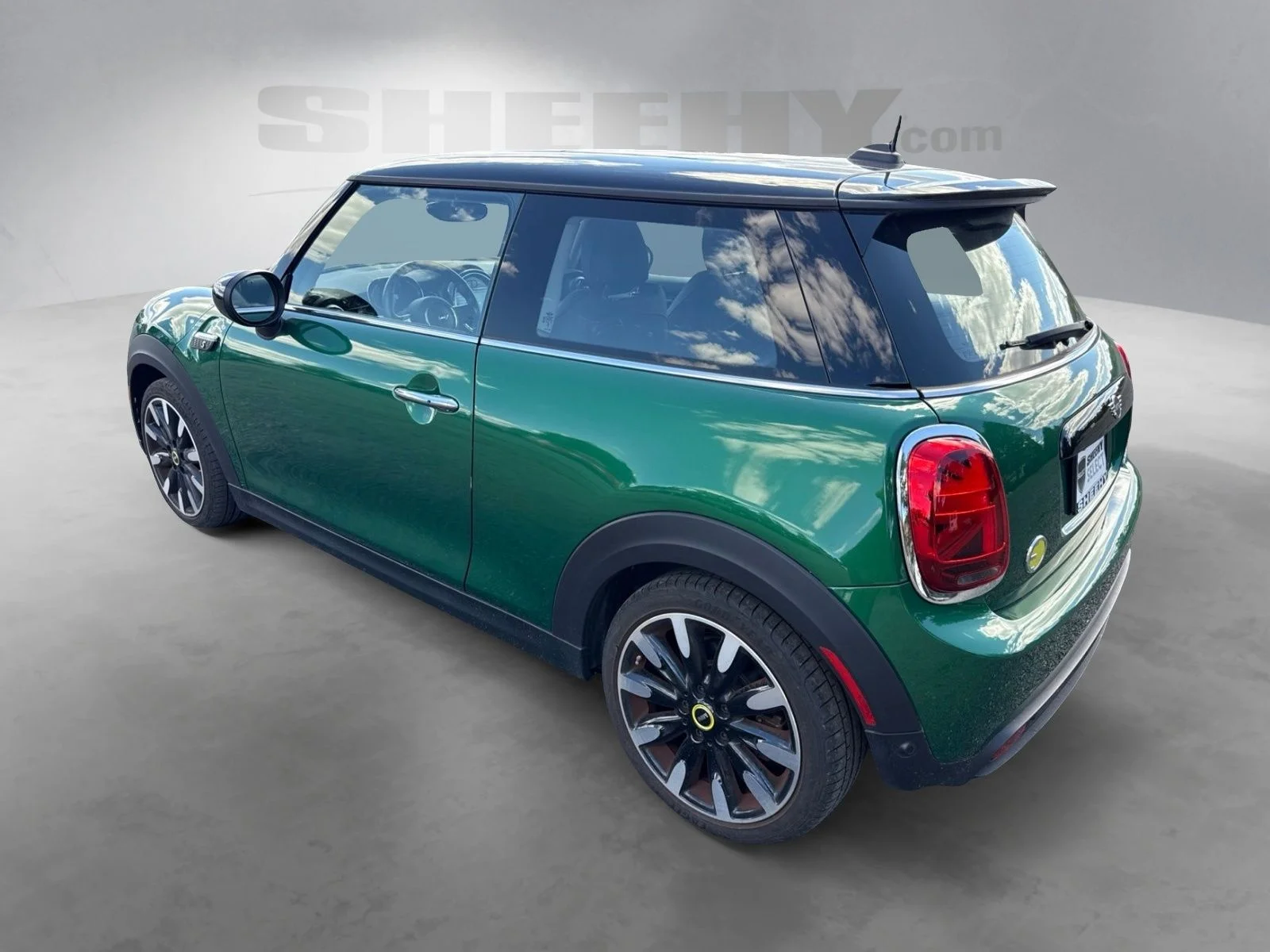 Used 2024 Green MINI Signature image 15