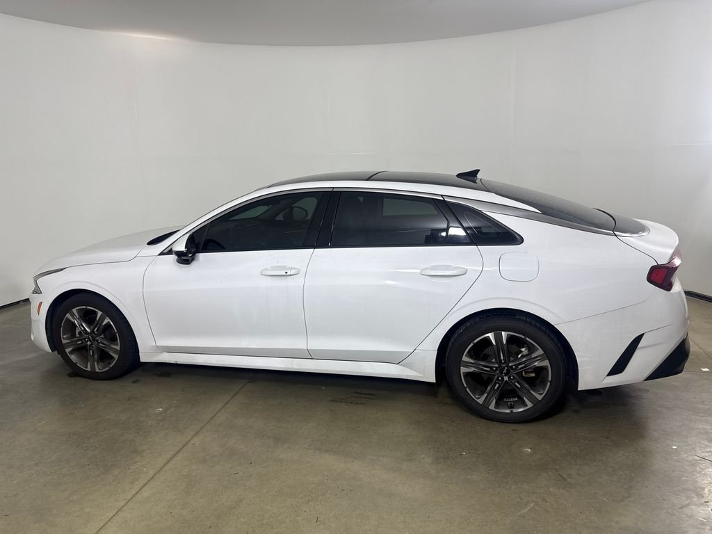 Used 2022 White Kia EX image 11