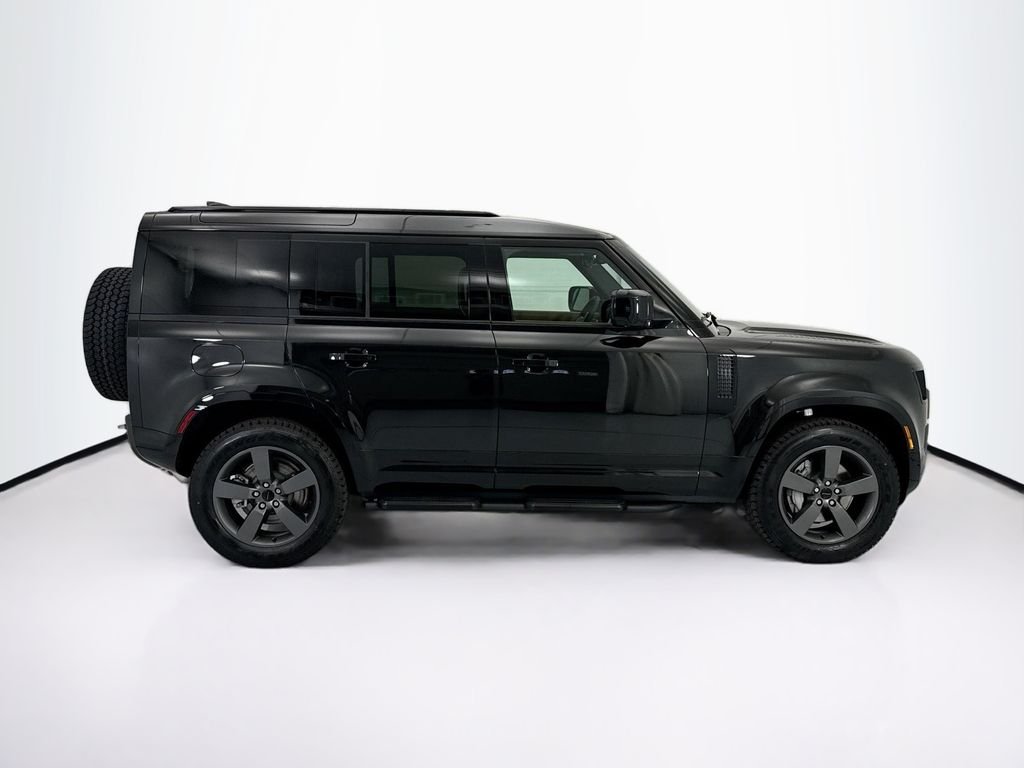 New 2026 Santorini Black Land Rover X-Dynamic SE image 4