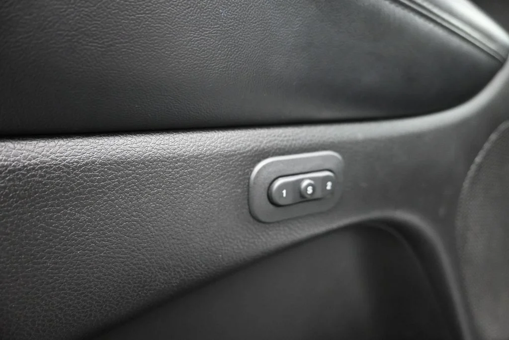 Used 2018 White Jeep Limited image 19