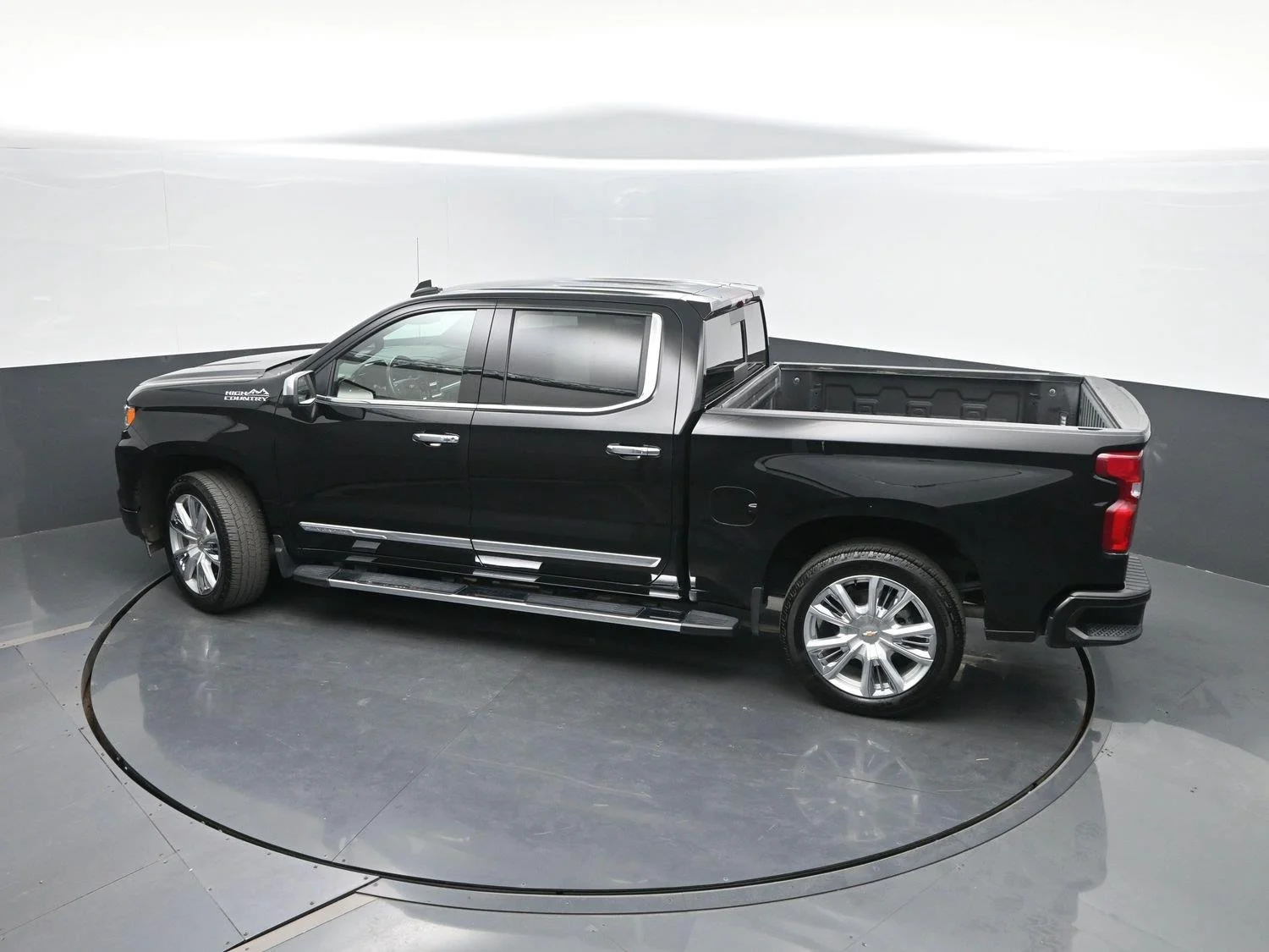 Used 2025 Black Chevrolet High Country image 45