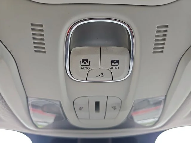 Used 2019 Red Jeep Latitude image 25