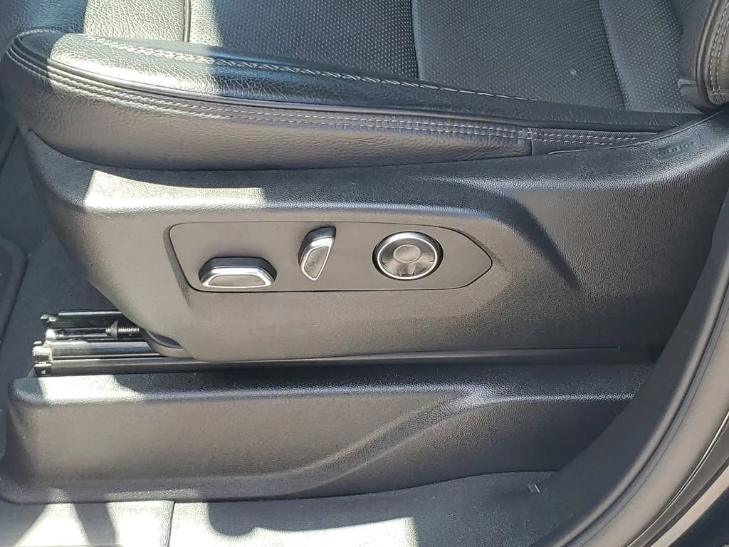 Used 2024 Onyx Black GMC Denali image 16