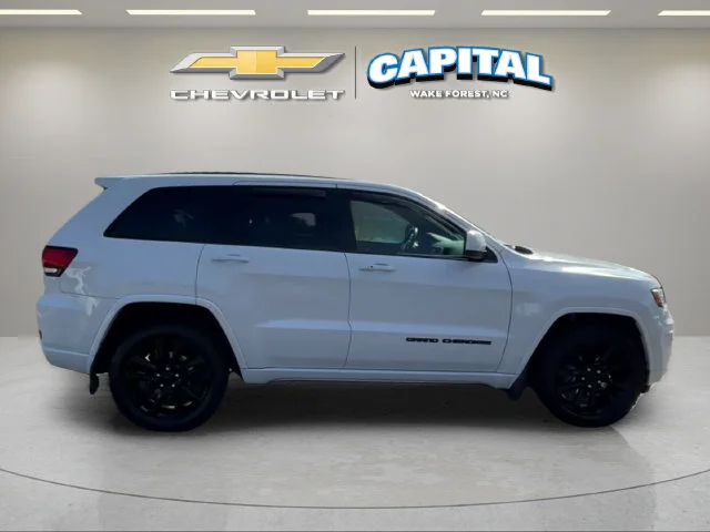 Used 2018 White Jeep Altitude image 6