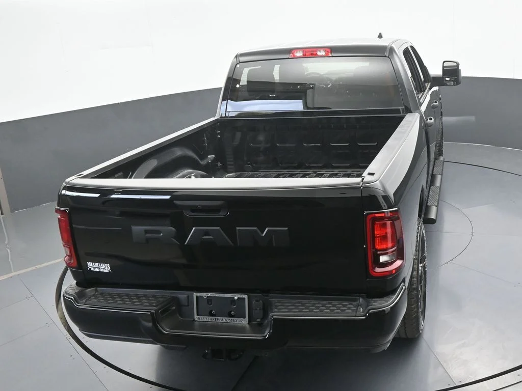 New 2026 Diamond Black Crystal Pearl-Coat Exterior Paint RAM Tradesman image 47