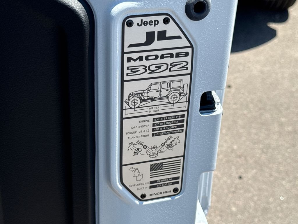 New 2026 Bright White Clear-Coat Exterior Paint Jeep Moab 392 image 12