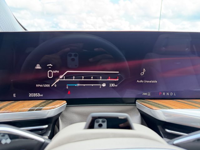 Used 2025 White Cadillac Sport Platinum image 14