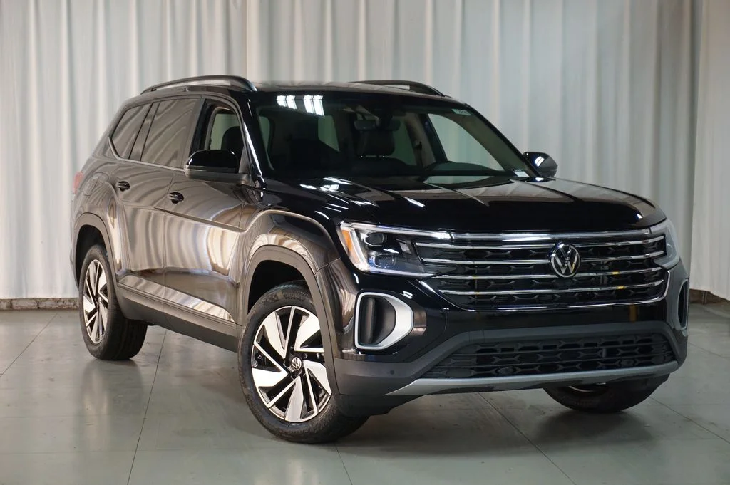 New 2026 Black Volkswagen 2.0T SE w/Technology image 2