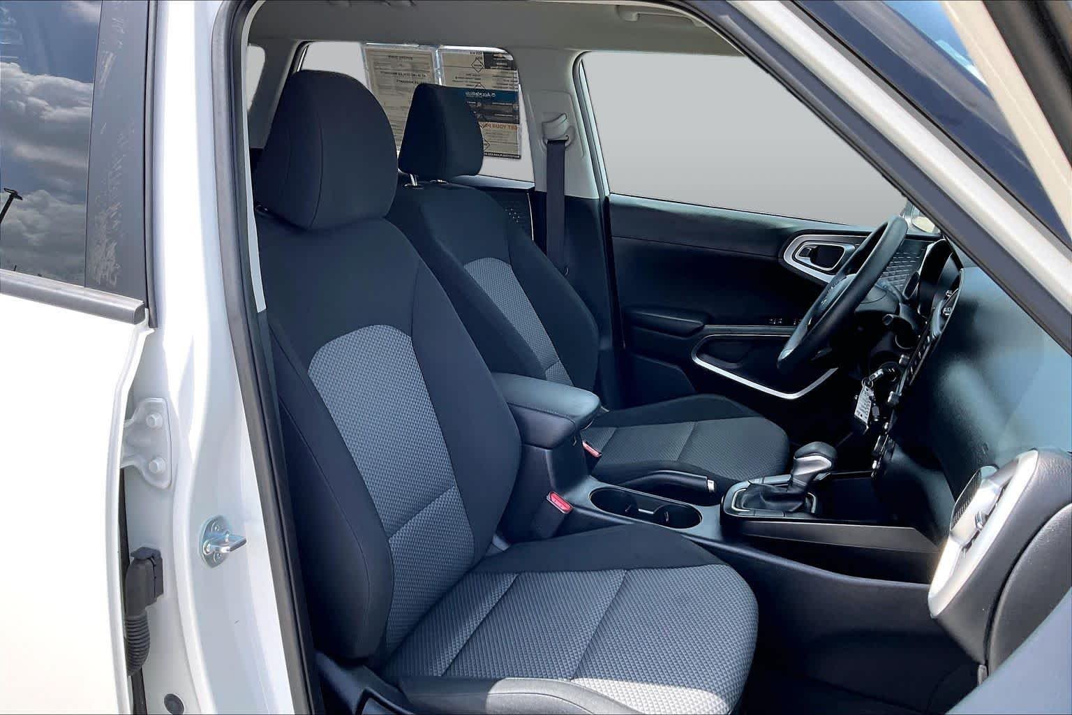 Used 2023 Snow White Pearl Kia LX image 9