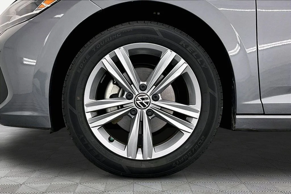 Certified Used 2024 Platinum Gray Metallic Volkswagen 1.5T SE image 9