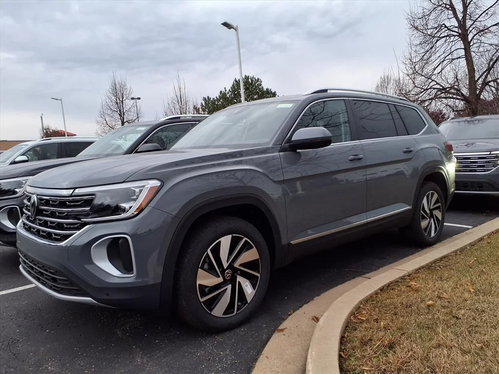 New 2026 Pure Gray Volkswagen 2.0T SEL image 2