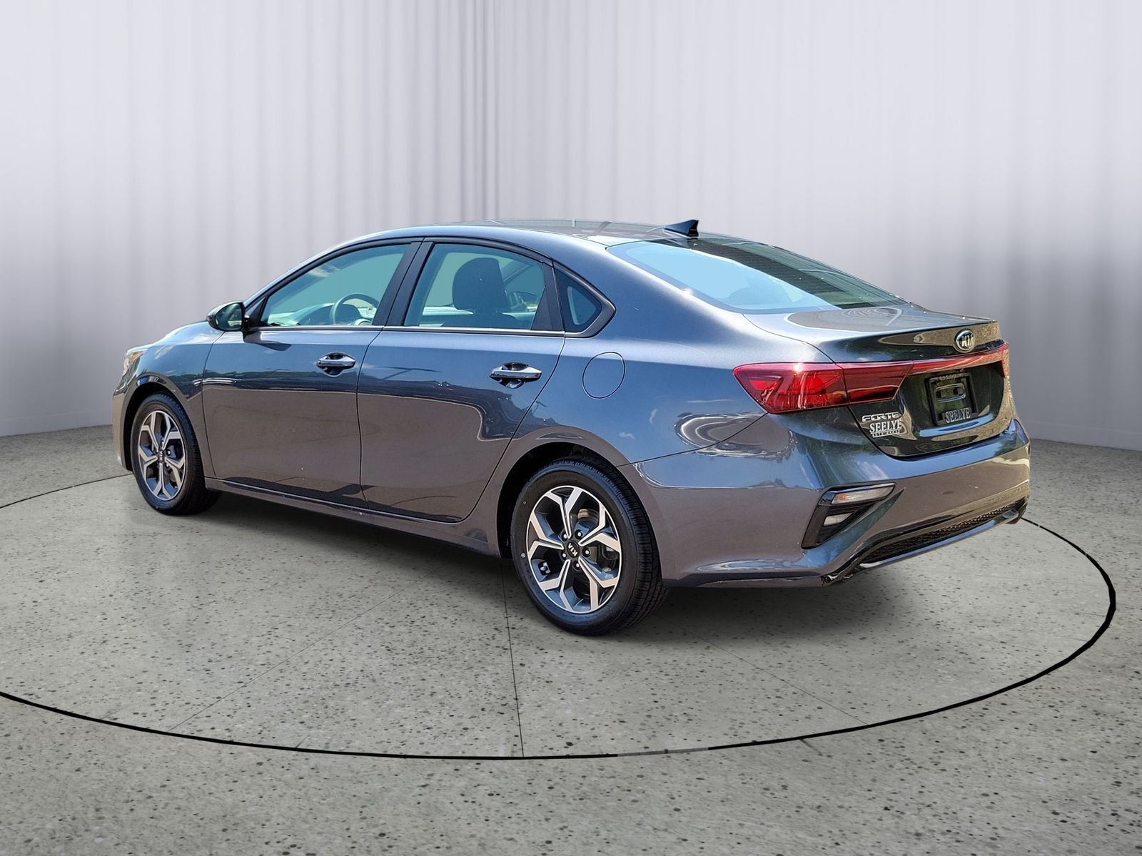 Used 2021 Gray Kia LXS image 4