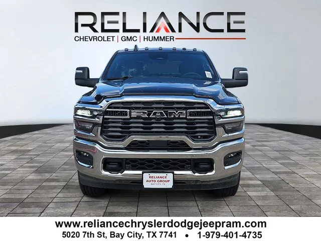 New 2026 Diamond Black Crystal Pearl-Coat Exterior Paint RAM Tradesman image 2