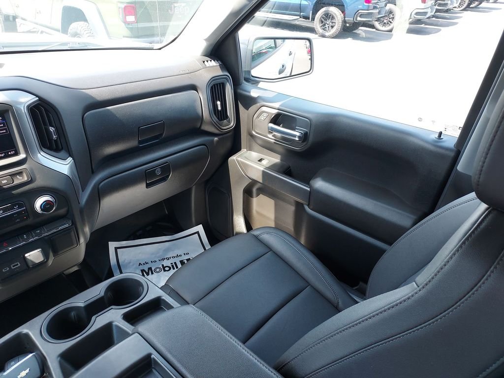 Used 2023 White Chevrolet WT image 11