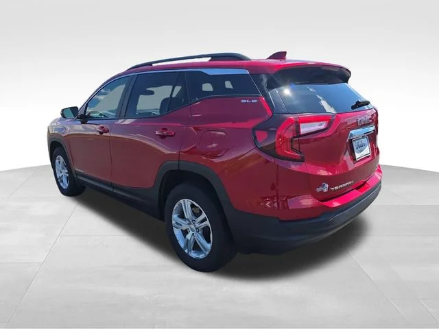 Used 2024 Volcanic Red Tintcoat GMC SLE image 3