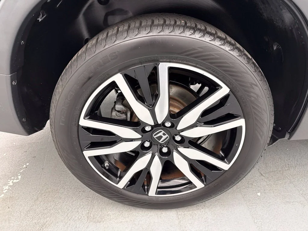 2022 Honda Pilot TOURING SUV Slide 11