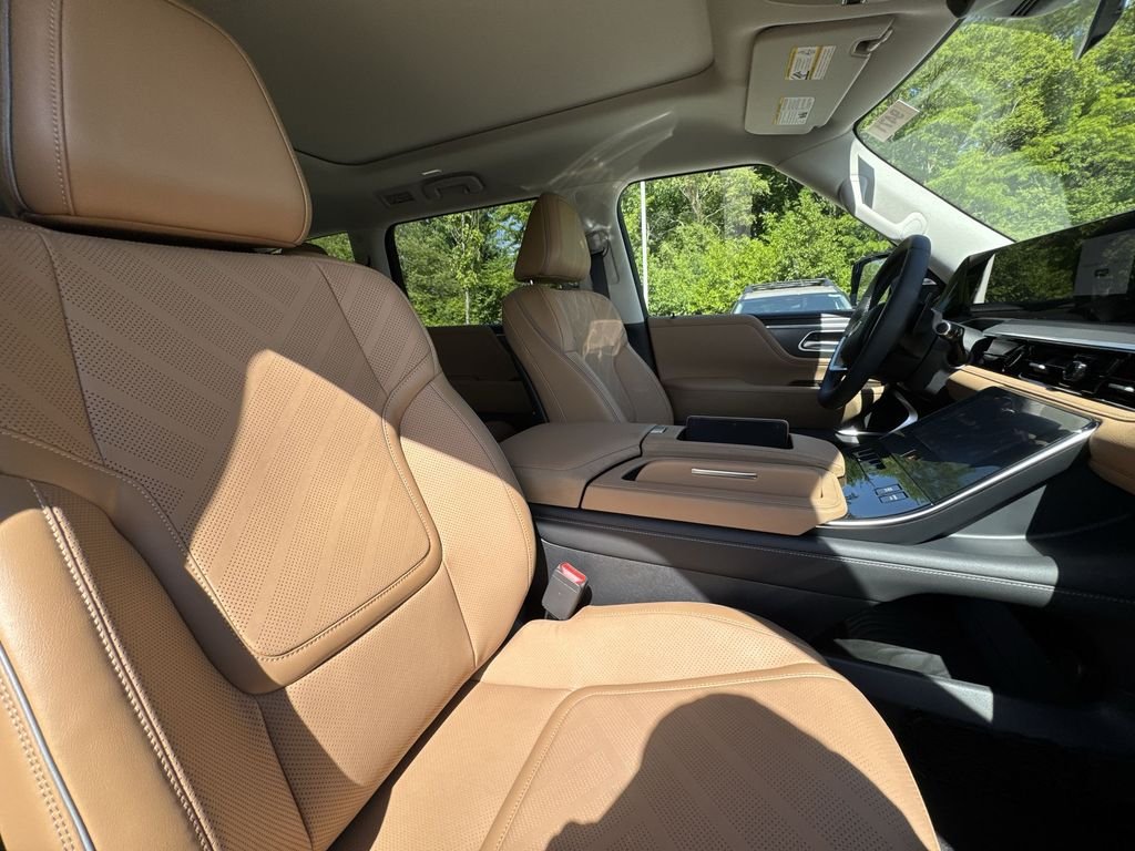 New 2026 BLACK OBSIDIAN INFINITI Luxe 4WD image 27