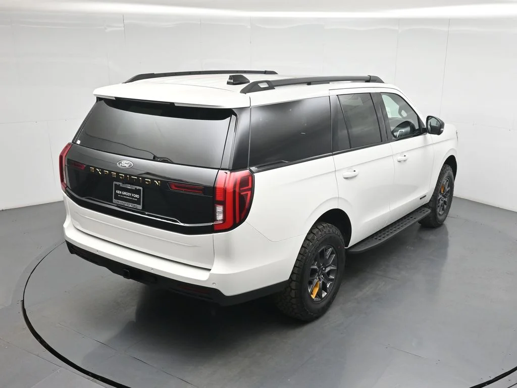 New 2026 Star White Metallic Tri-Coat Ford Tremor image 39