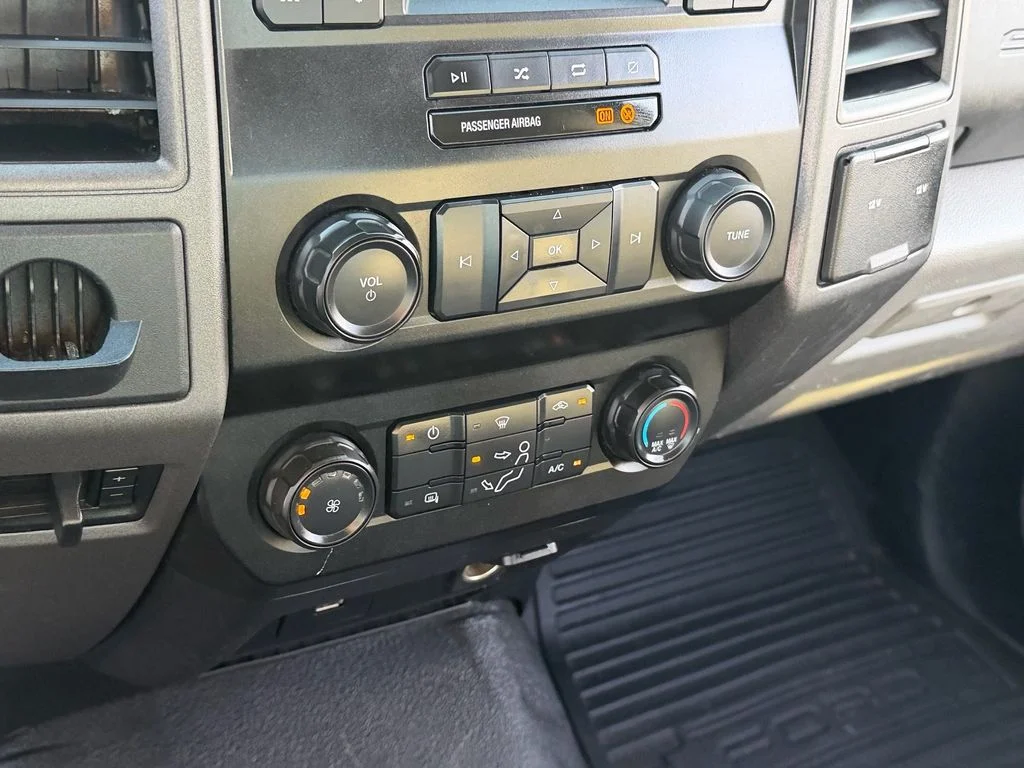 Used 2020 White Ford XL image 19