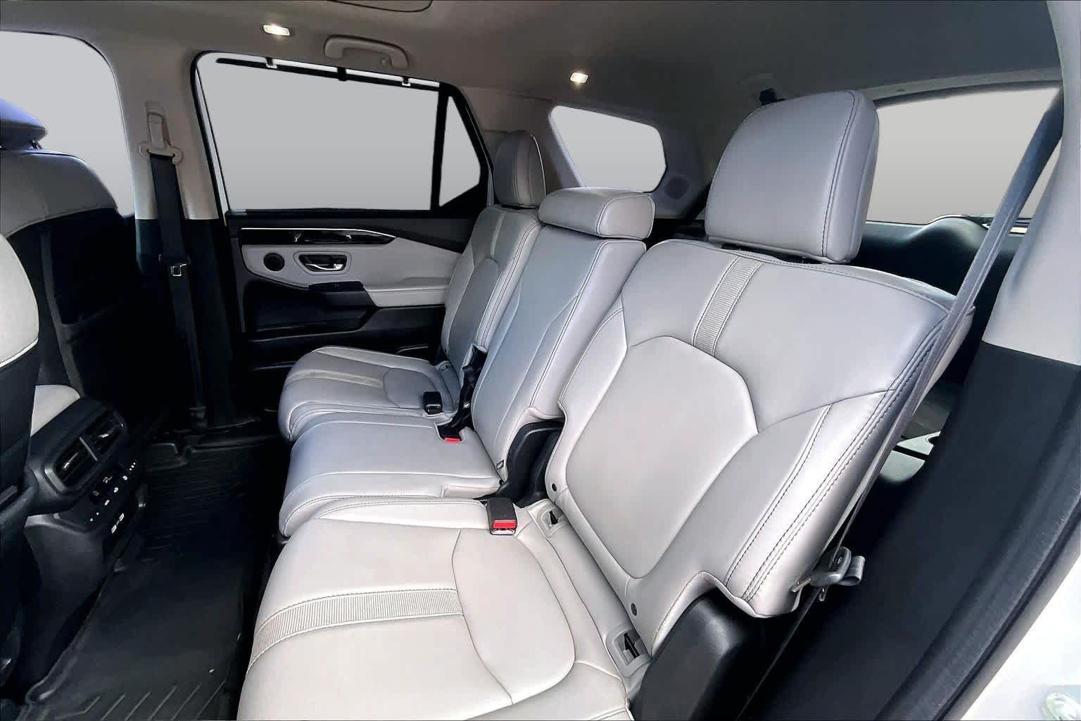 Used 2023 Platinum White Pearl Honda Touring image 21