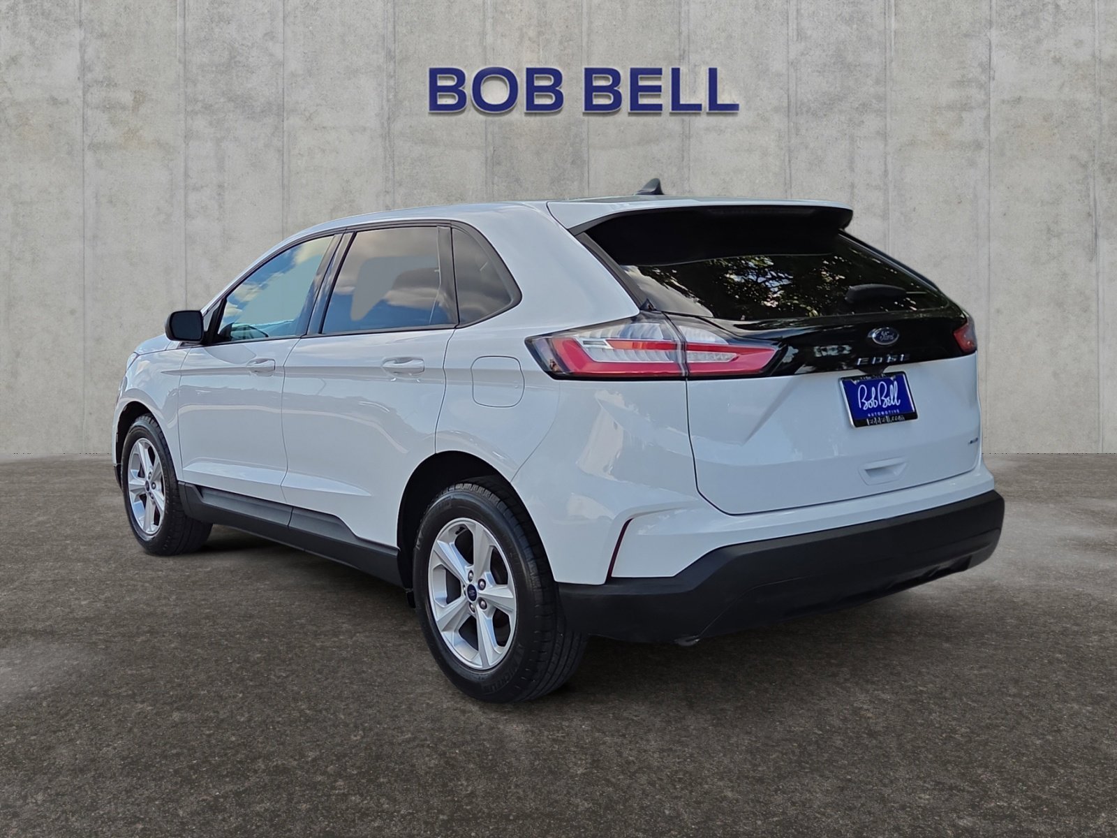 Used 2022 Oxford White Ford SE image 3
