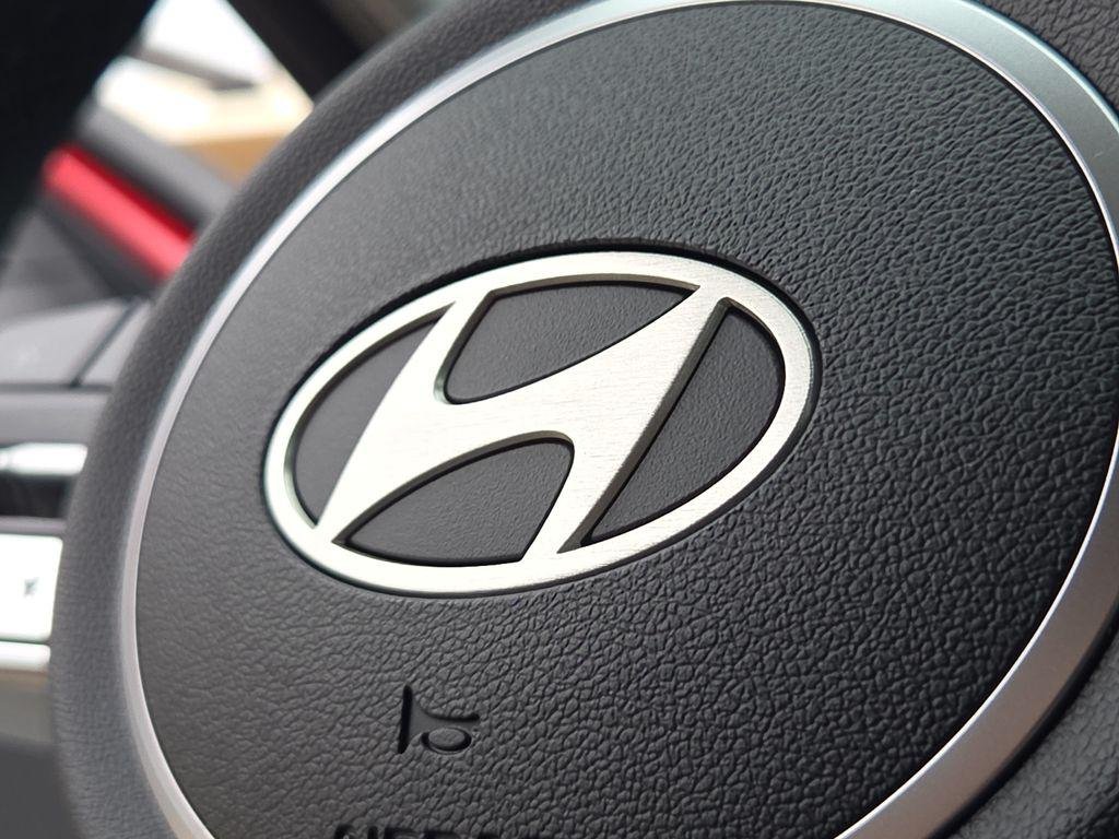 2025 Hyundai Elantra Limited - Photo 23