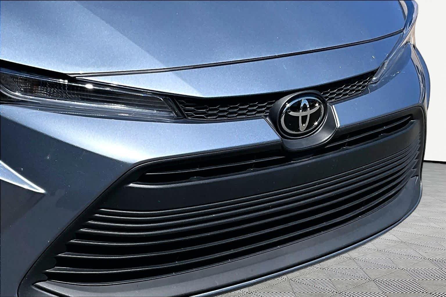 Used 2025 Celestite Toyota LE image 31