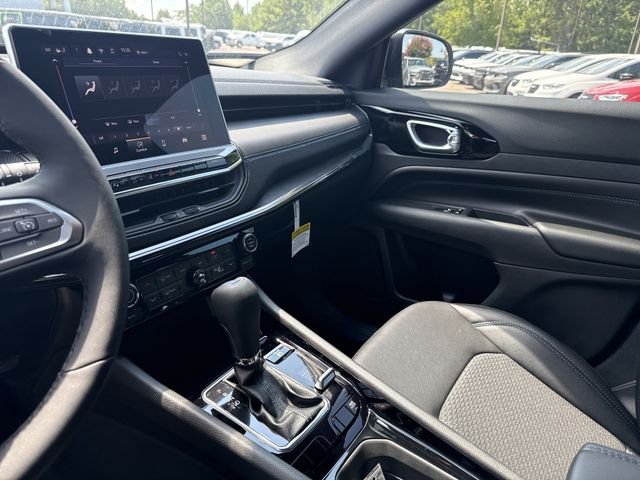New 2026 Blue Jeep Latitude image 28