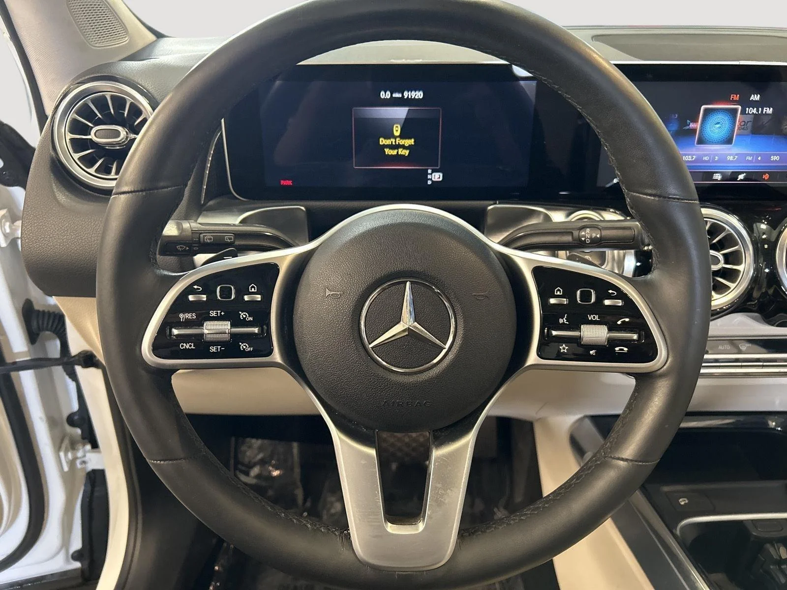 Used 2020 Polar White Mercedes-Benz GLB 250 image 17