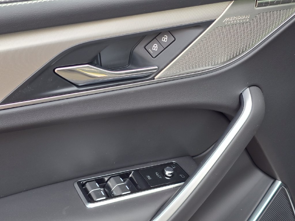 New 2026 Eiger Grey Jaguar P250 R-Dynamic S image 39