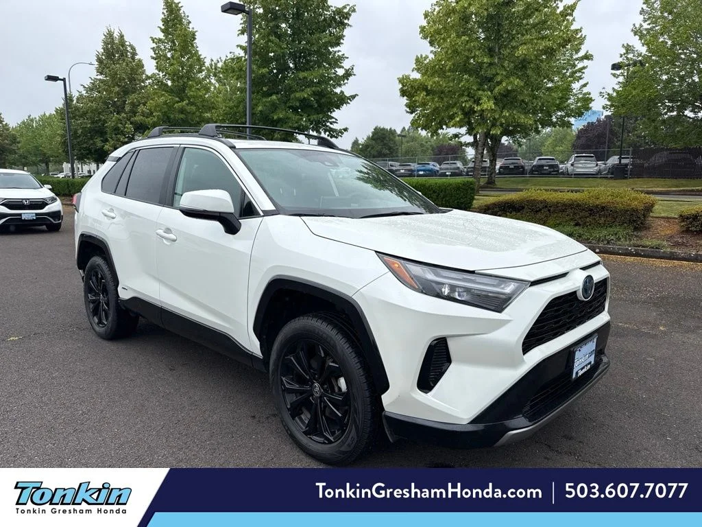 Used 2022 Blizzard Pearl Toyota SE image 1