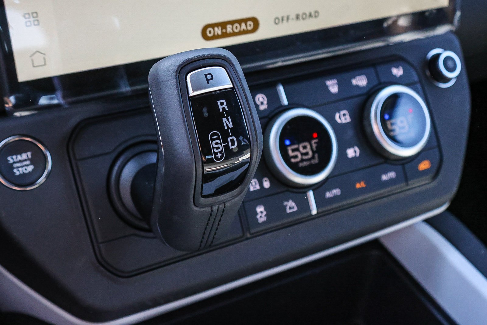 New 2026 Fuji White Land Rover X-Dynamic SE image 28