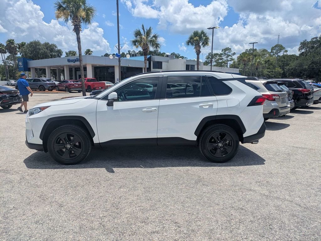 Used 2020 White Toyota XLE image 6