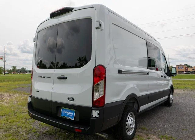 New 2026 Oxford White Ford Cargo Van image 4