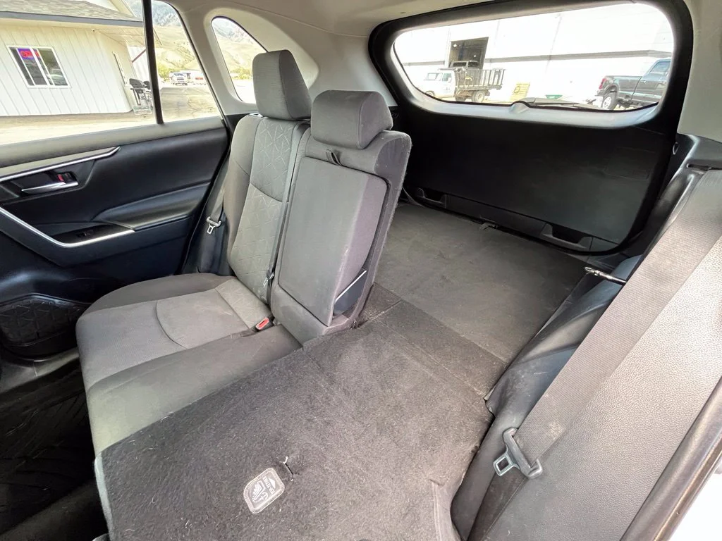 Used 2022 Silver Toyota XLE image 15