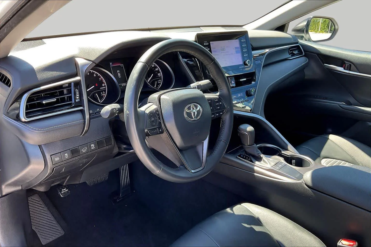 Used 2024 Ice Cap Toyota SE image 17