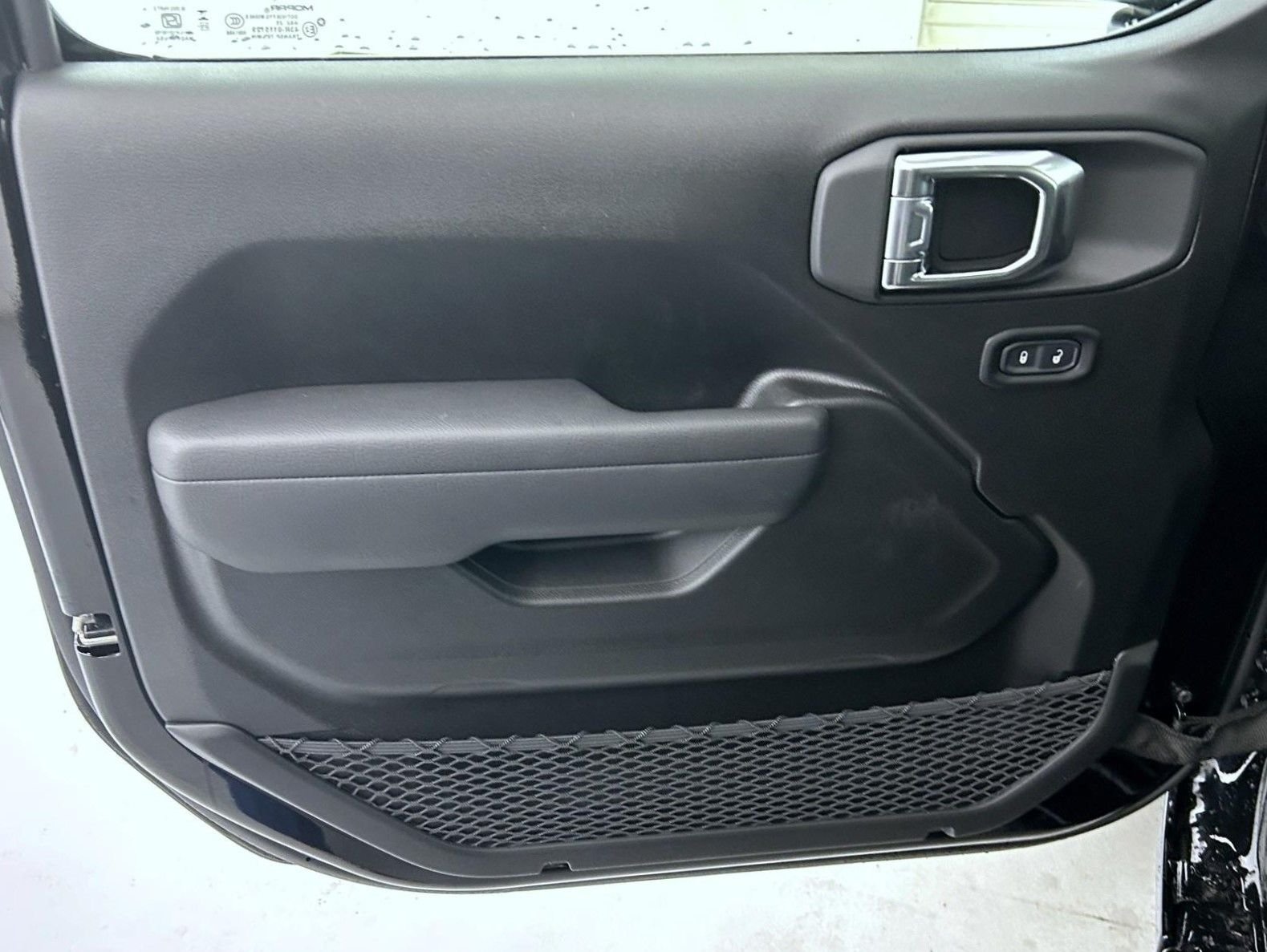 New 2026 Black Clear-Coat Exterior Paint Jeep Sport image 9