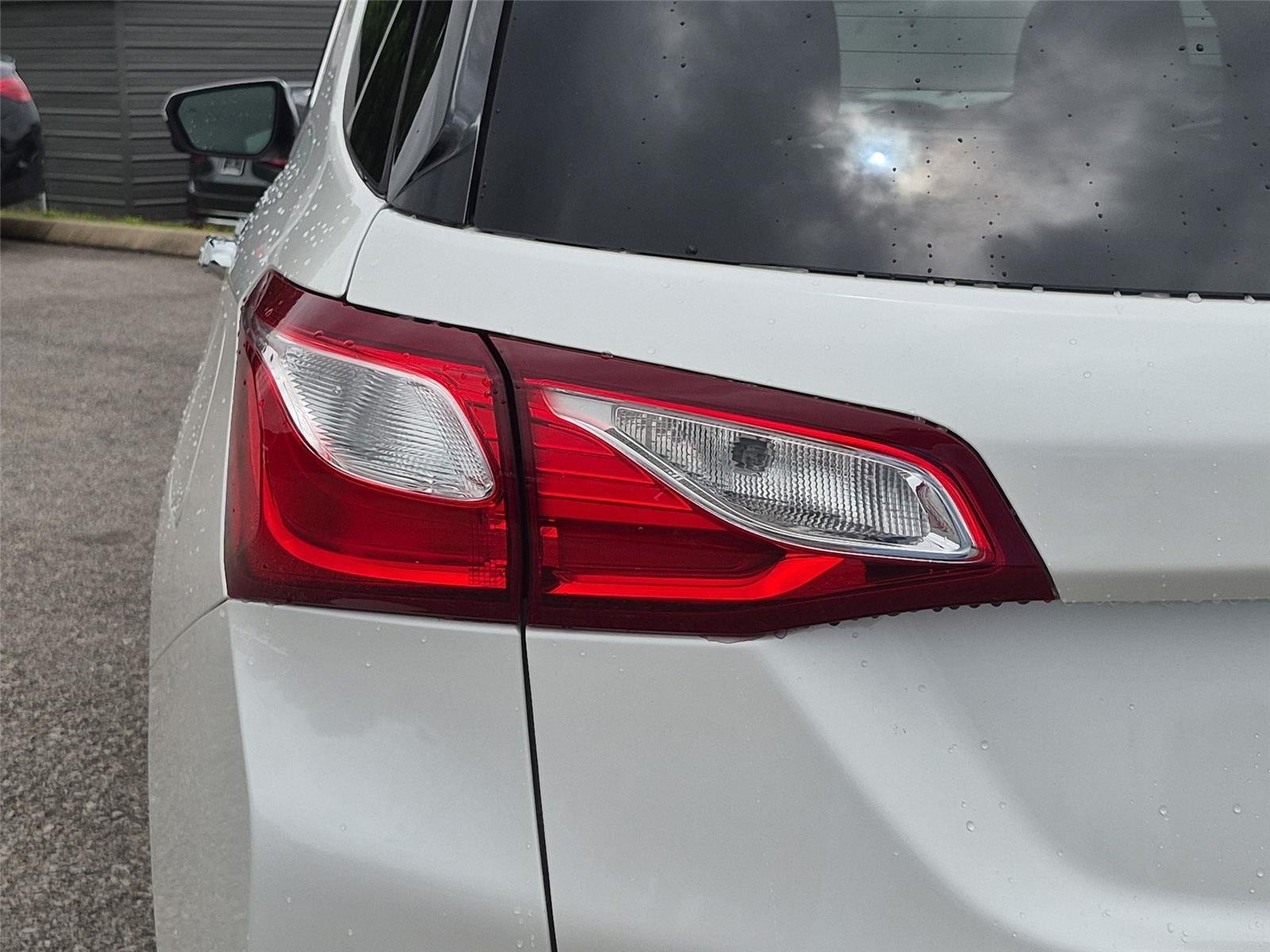 Used 2019 Iridescent Pearl Tricoat Chevrolet Premier image 12
