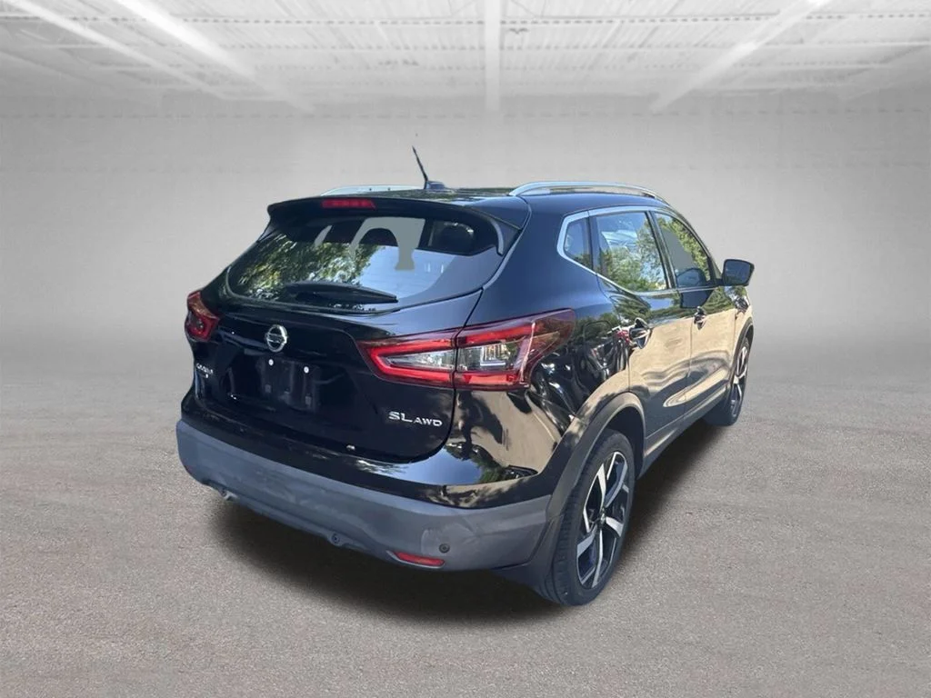 Used 2020 Black Nissan SL image 5