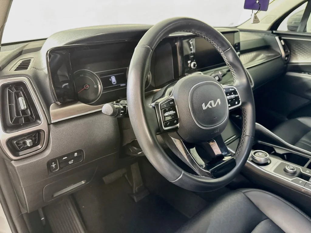 Used 2022 Silver Kia EX image 9