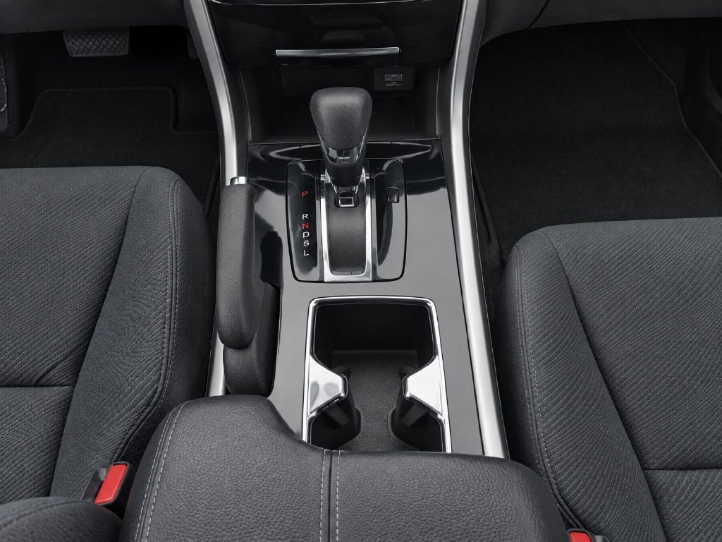 Used 2017  Honda EX image 29