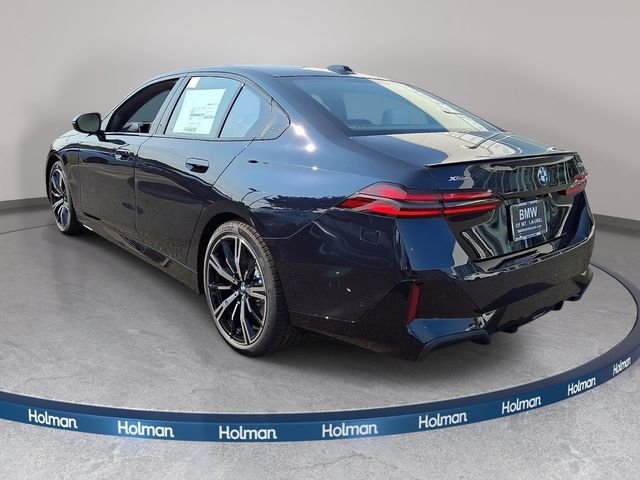 New 2027 Carbon Black Metallic BMW 530i xDrive image 7