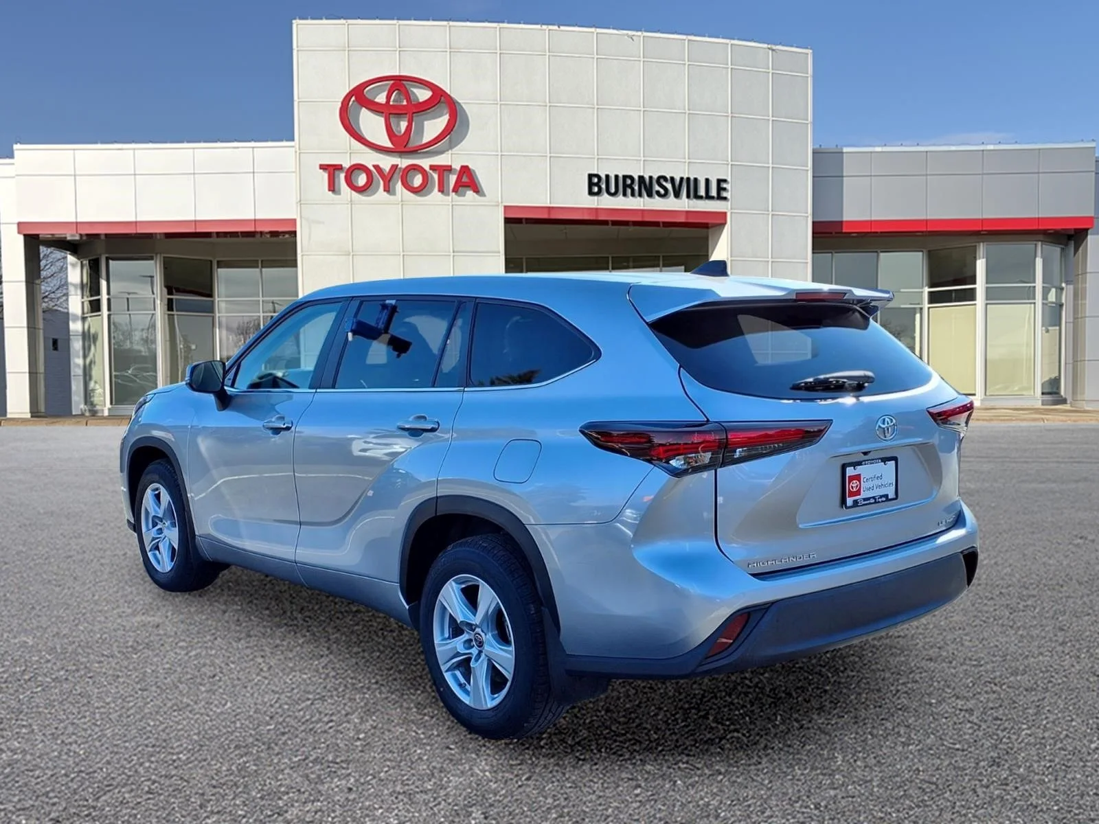 2024 Toyota Highlander LE - Photo 6